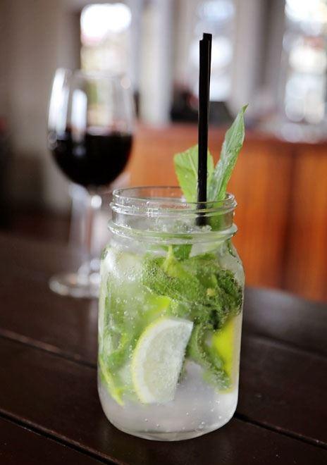 Tradewinds Bar & Bistro - Queensland Tourism 6