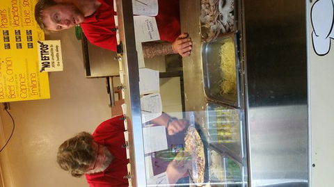 Bruce's Ozzie Pizza & Ribs - Queensland Tourism 0