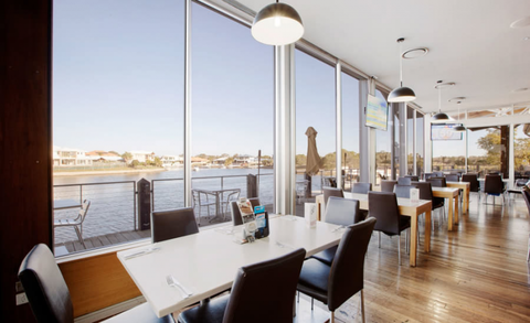 Pelican Waters Tavern - Queensland Tourism 4