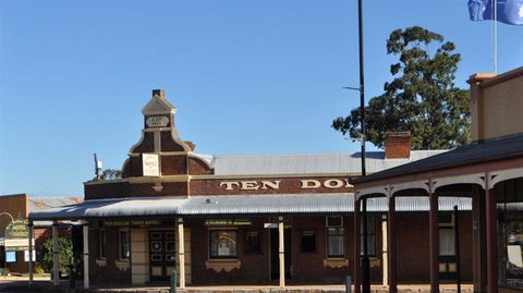 Phoebe's @ Ten Dollar Town Motel - QLD Tourism 6