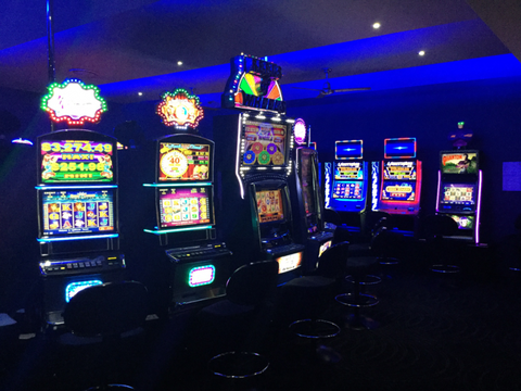 Sails Sports Bar - Queensland Tourism 2