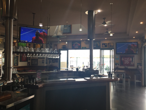 Sails Sports Bar - Queensland Tourism 3
