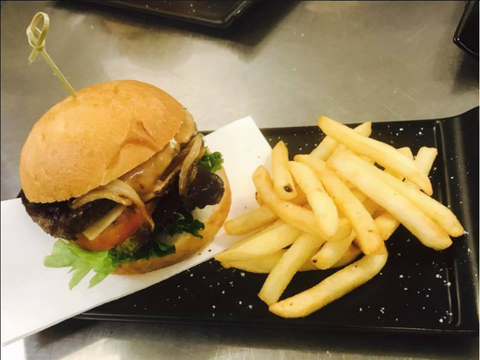 Woods And Irons Restaurant @ The Moranbah Golf Club - Queensland Tourism 1