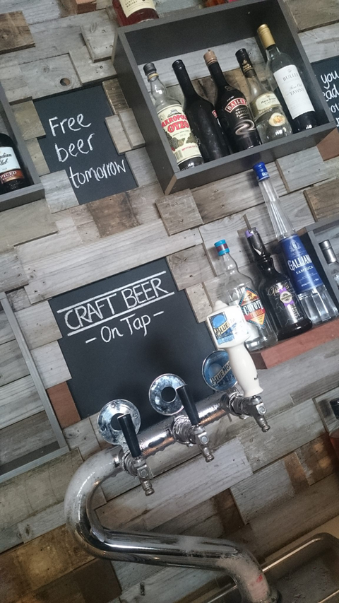 Denmans Beer Cafe - Queensland Tourism 2