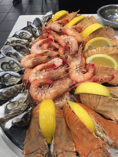 Simply Tops Seafood Bar - Queensland Tourism 4