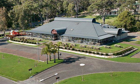 Empire Bay Tavern - Queensland Tourism 5