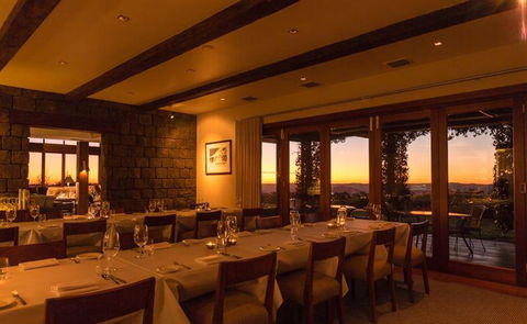 The Peak Restaurant At Spicers Peak Lodge - Queensland Tourism 10
