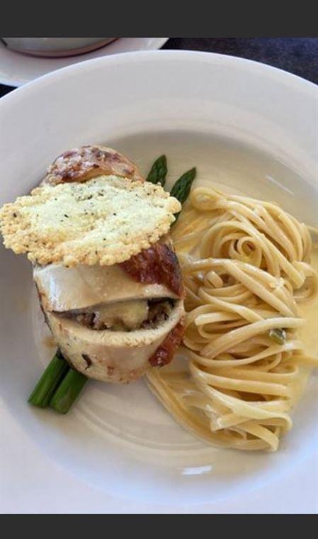 Cottontails Restaurant And Winery - QLD Tourism 5