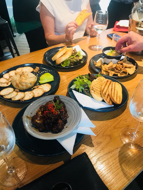 Public House Kitchen & Bar - QLD Tourism 9