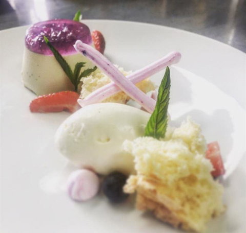 Table 426 - Queensland Tourism 19