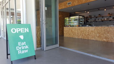 Eat Drink Raw - QLD Tourism 0