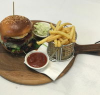 Spinnakers Restaurant - QLD Tourism