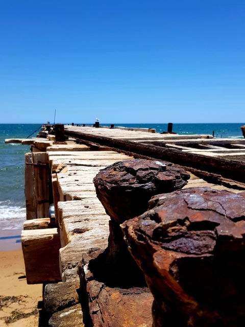 Sunsets Cafe At One Mile Jetty - QLD Tourism 5