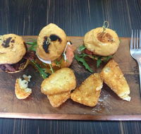 The Golden Fleece Hotel
