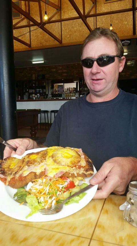 Coffin Bay Hotel - Queensland Tourism 4