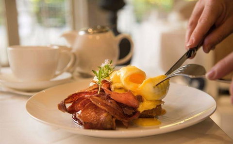 Bruni's Restaurant At Villa Howden - QLD Tourism 11