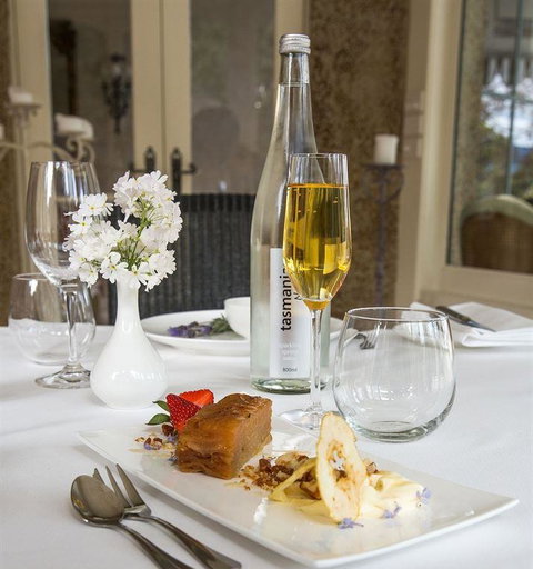 Bruni's Restaurant At Villa Howden - QLD Tourism 8