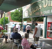 Glen's Diner - Queensland Tourism