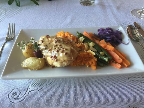 Louise's Tables Restaurant - Queensland Tourism 0