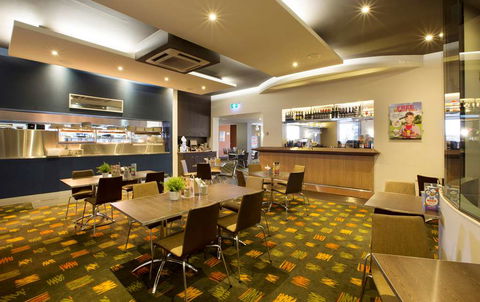 Nightcap At St Albans Hotel - Queensland Tourism 3