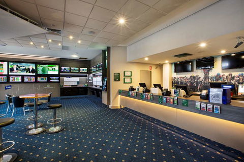 Nightcap At St Albans Hotel - Queensland Tourism 4
