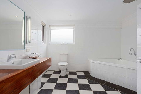 Comfort Inn, The International - Queensland Tourism 13