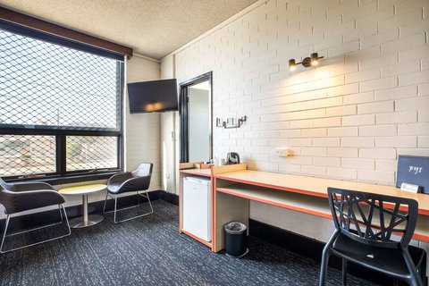 Nightcap At Glengala Hotel - QLD Tourism 1