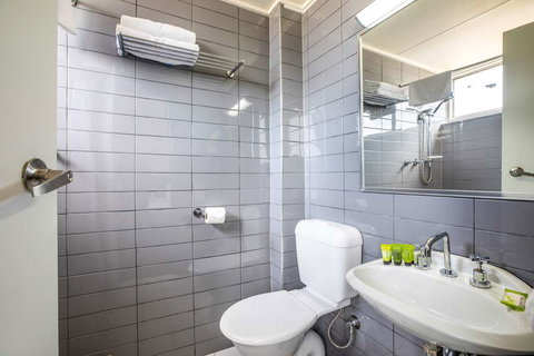 Nightcap At Glengala Hotel - QLD Tourism 2