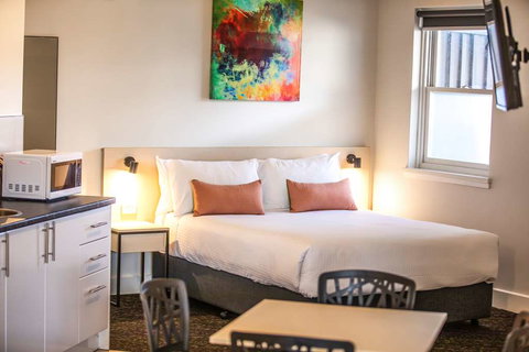 Nightcap At Glengala Hotel - QLD Tourism 6