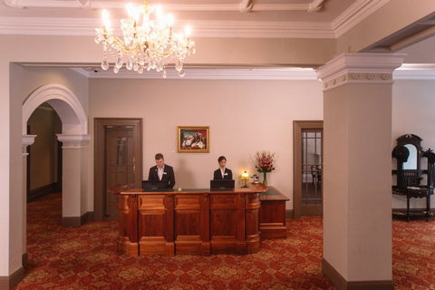 Hadley's Orient Hotel - Queensland Tourism 1