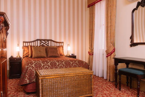 Hadley's Orient Hotel - Queensland Tourism 4