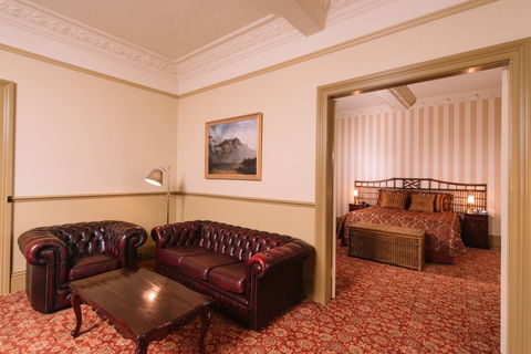 Hadley's Orient Hotel - Queensland Tourism 7