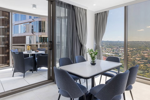 Meriton Suites George St - QLD Tourism 2