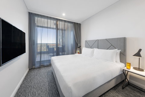 Meriton Suites George St - QLD Tourism 7