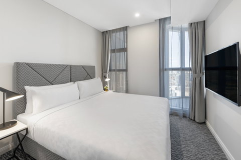 Meriton Suites George St - QLD Tourism 8