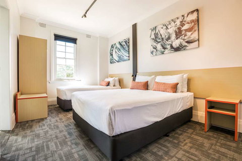 Nightcap at Regents Park Hotel - QLD Tourism 4