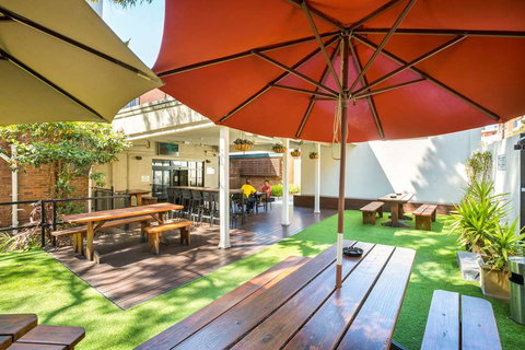 Nightcap at Regents Park Hotel - QLD Tourism 9