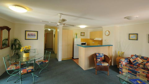Aruba Beach Resort - Queensland Tourism 1
