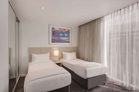 Travelodge Melbourne Docklands - Queensland Tourism 13