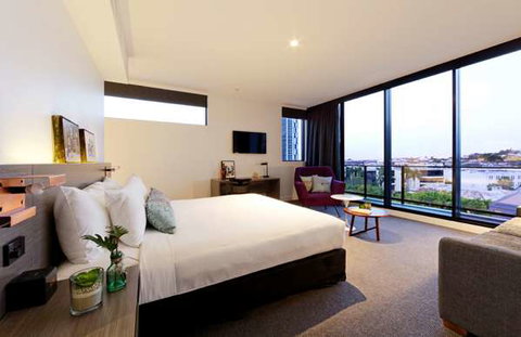 Alpha Mosaic Hotel - QLD Tourism 11