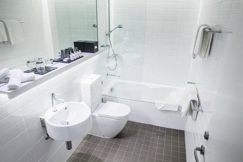 Adge Apartment Hotel - QLD Tourism 14