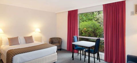 Hotel Ringwood Lake - QLD Tourism 0