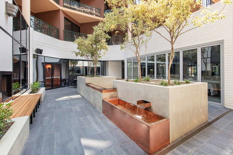 Amora Hotel Riverwalk Melbourne - QLD Tourism 2