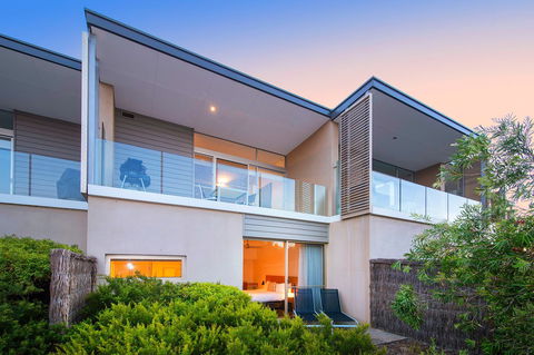 Smiths Beach Resort - Queensland Tourism 1