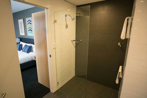 Alpha Hotel Eastern Creek - QLD Tourism 1