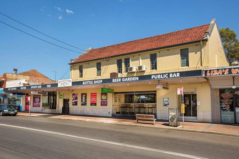 Nightcap at Regents Park Hotel - QLD Tourism 0