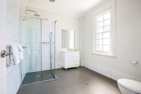 Nightcap at Regents Park Hotel - QLD Tourism 1