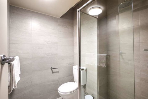 Nightcap at Manhattan Hotel - QLD Tourism 1