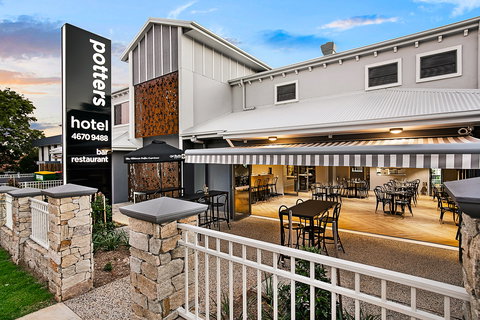 Potter's Boutique Hotel - QLD Tourism 0