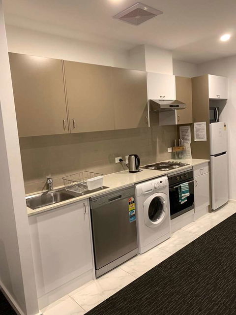 Adelaide Dress Circle Apartments - Queensland Tourism 2